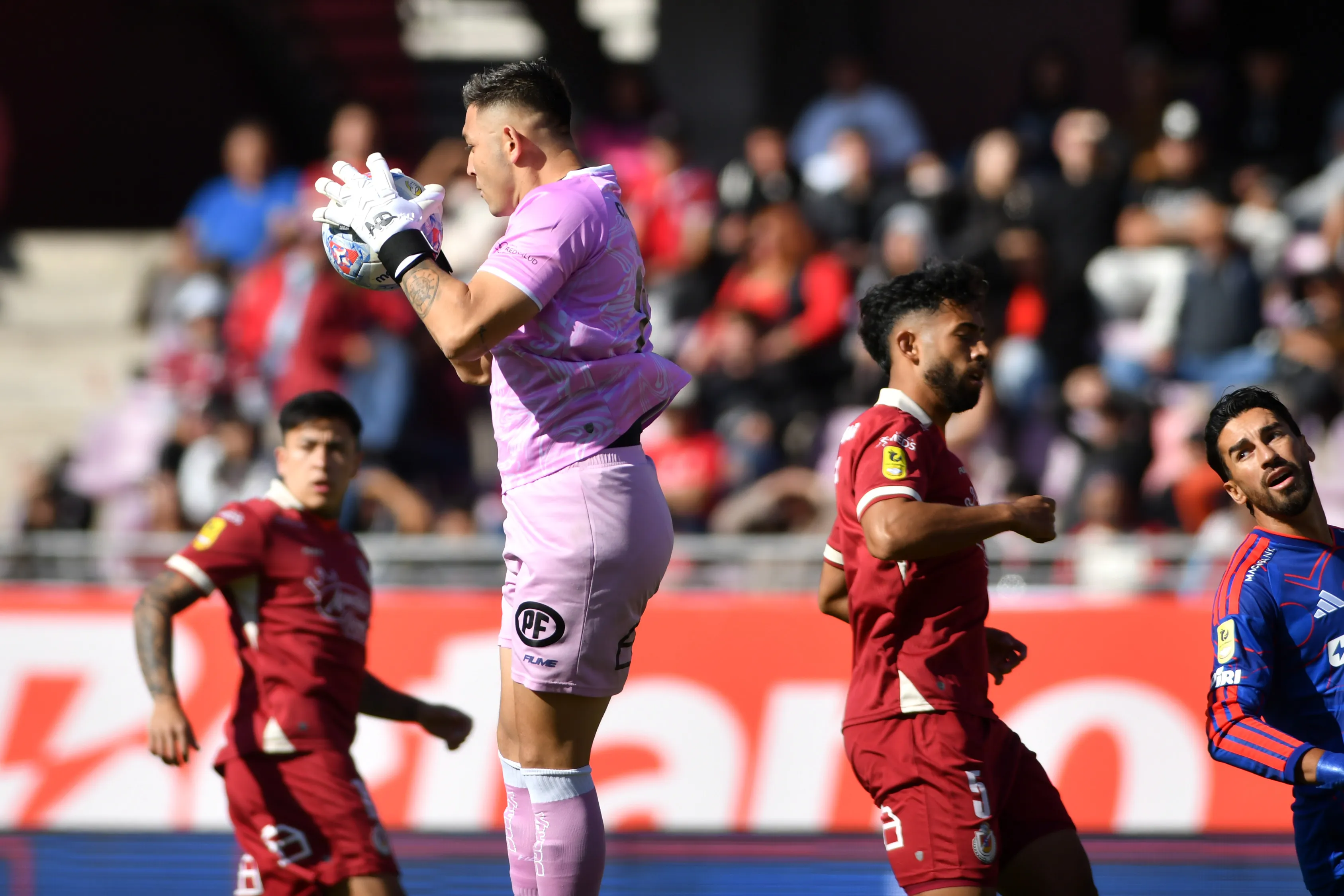 La Serena pagó muy caro los errores en la defensa ante la U. Foto: Alejandro Pizarro Ubilla/Photosport