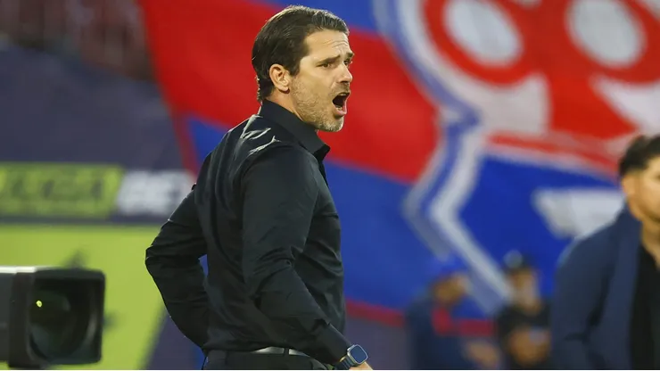 Gago comienza a levantar a la U en sus torneos.