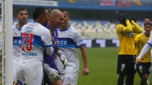 Darío Melo atajó dos penales a Cecilio Waterman y salvó a Universidad Católica en la Copa de la Liga.