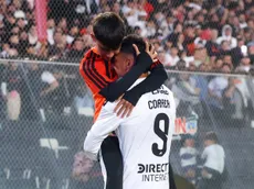 Árbitro "amarga" a Correa y Colo Colo tras emotivo festejo con su hijo