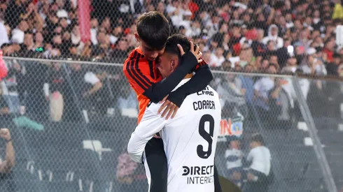Javier Correa celebró con su hijo y entre lágrimas sus goles en Colo Colo.