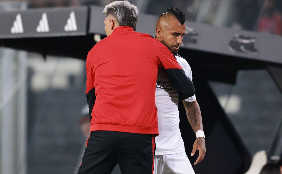 Gualberto Jara asegura que salida de Arturo Vidal fue clave en victoria de Colo Colo: “Se justificó”