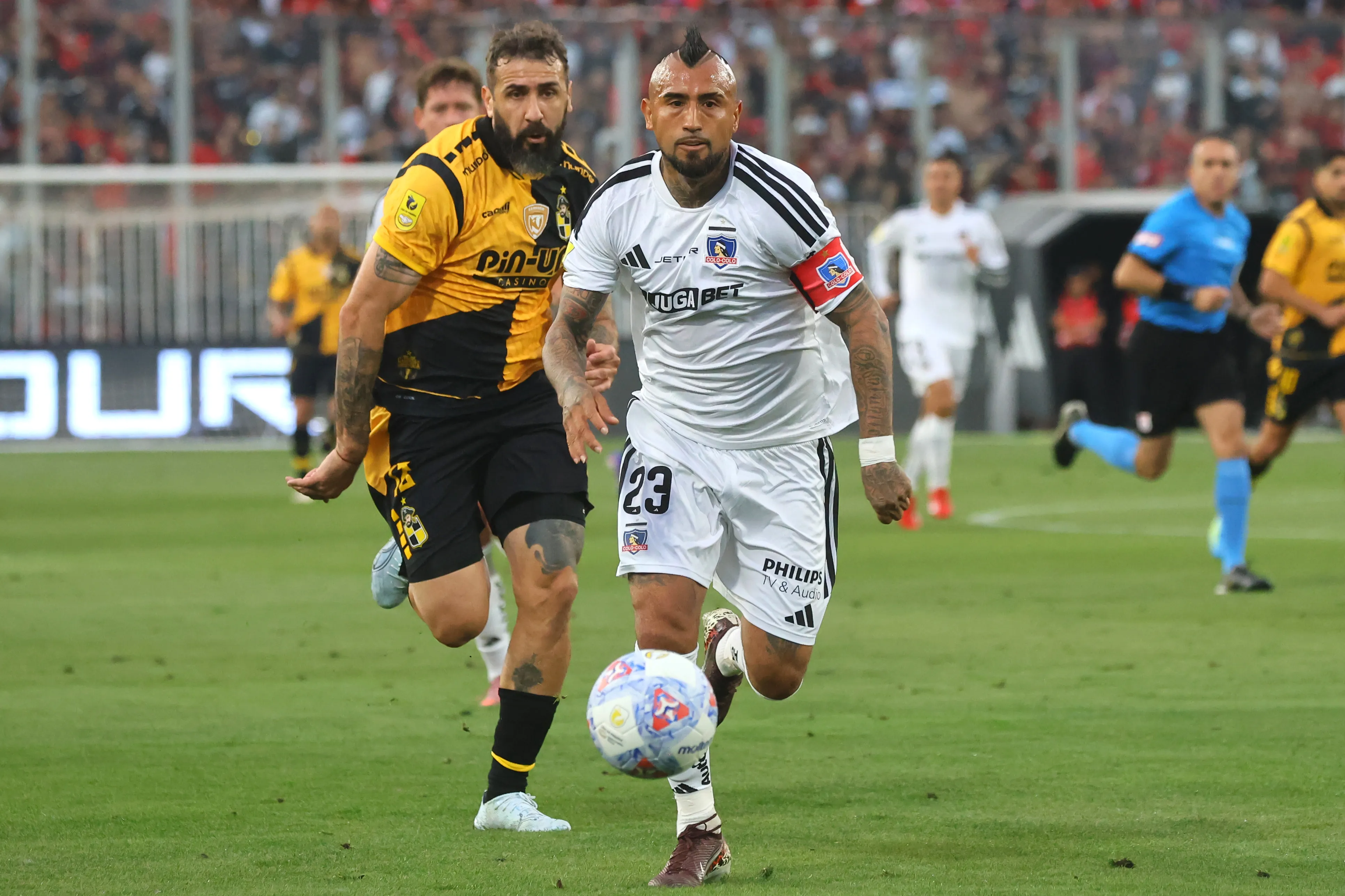 Arturo Vidal fue el capitán de Colo Colo. Foto: Jonnathan Oyarzun/Photosport