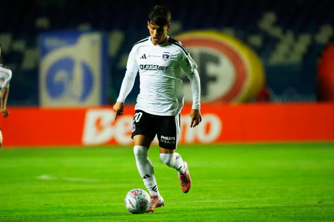Yastin Cuevas está aportando con su juventud en la delantera de Colo Colo. | Foto: Photosport.