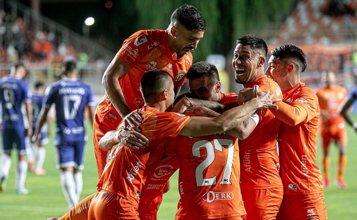 ¿Se mueve el mercado? La tajante respuesta de César Bravo sobre refuerzos en Cobreloa