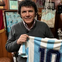 Jugó dos Copas América en la Roja y vendió camiseta de Maradona: "¿Para qué...?"