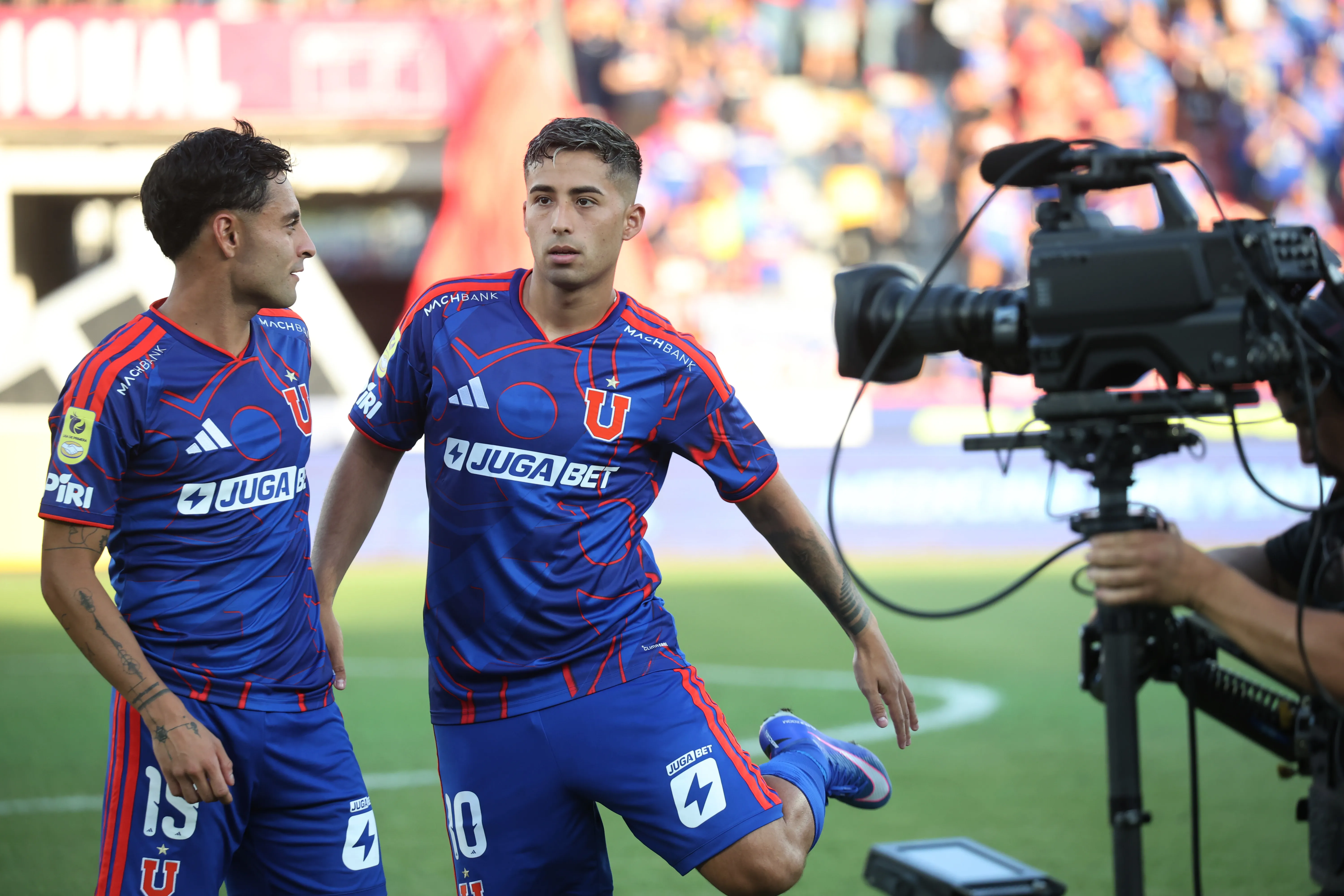 Javier Altamirano y Lucas Assadi han perdido mucho espacio en esta temporada 2026 de Universidad de Chile. | Foto: Photosport.