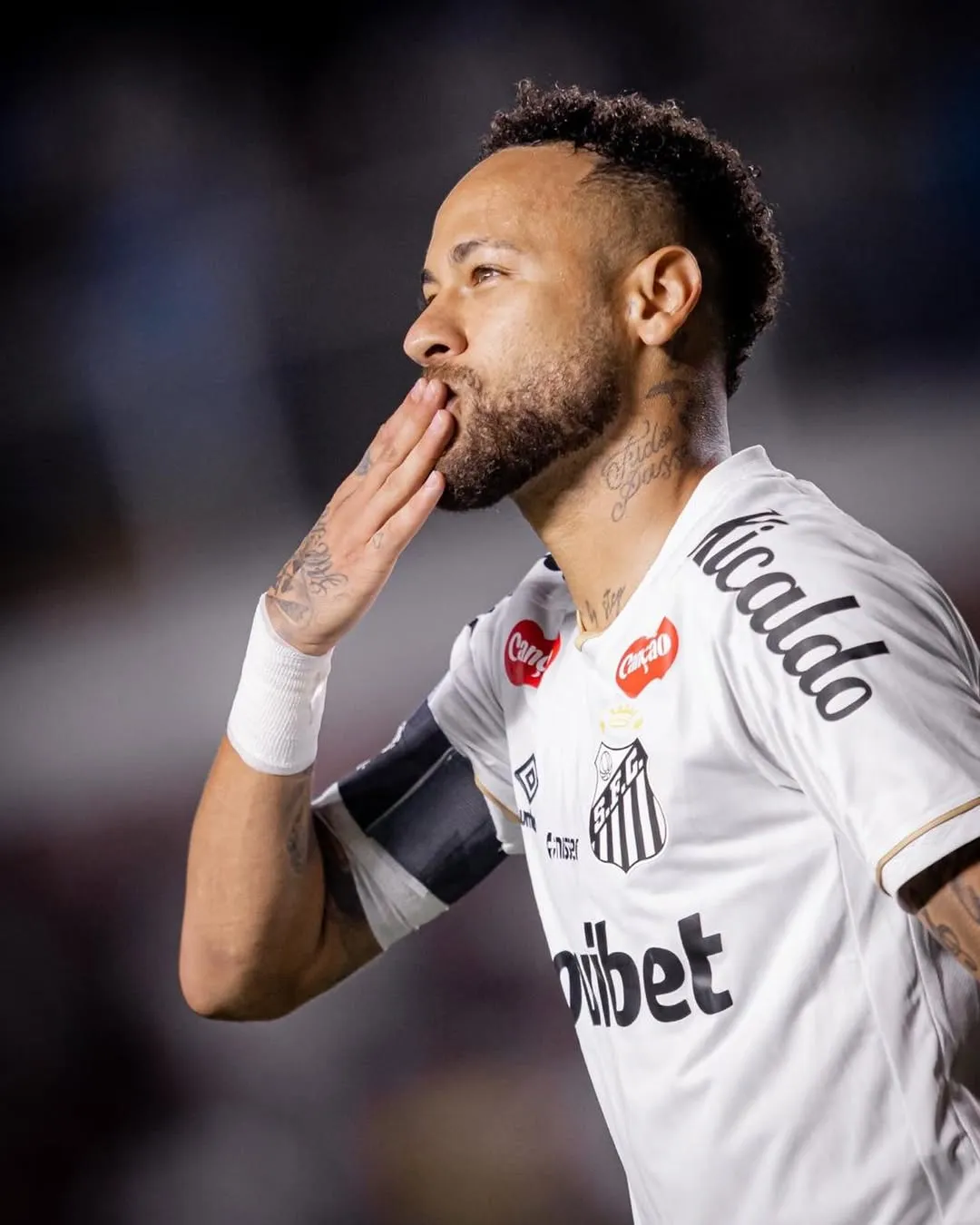 Neymar tuvo que pedir disculpas por lo ocurrido con Robinho Jr