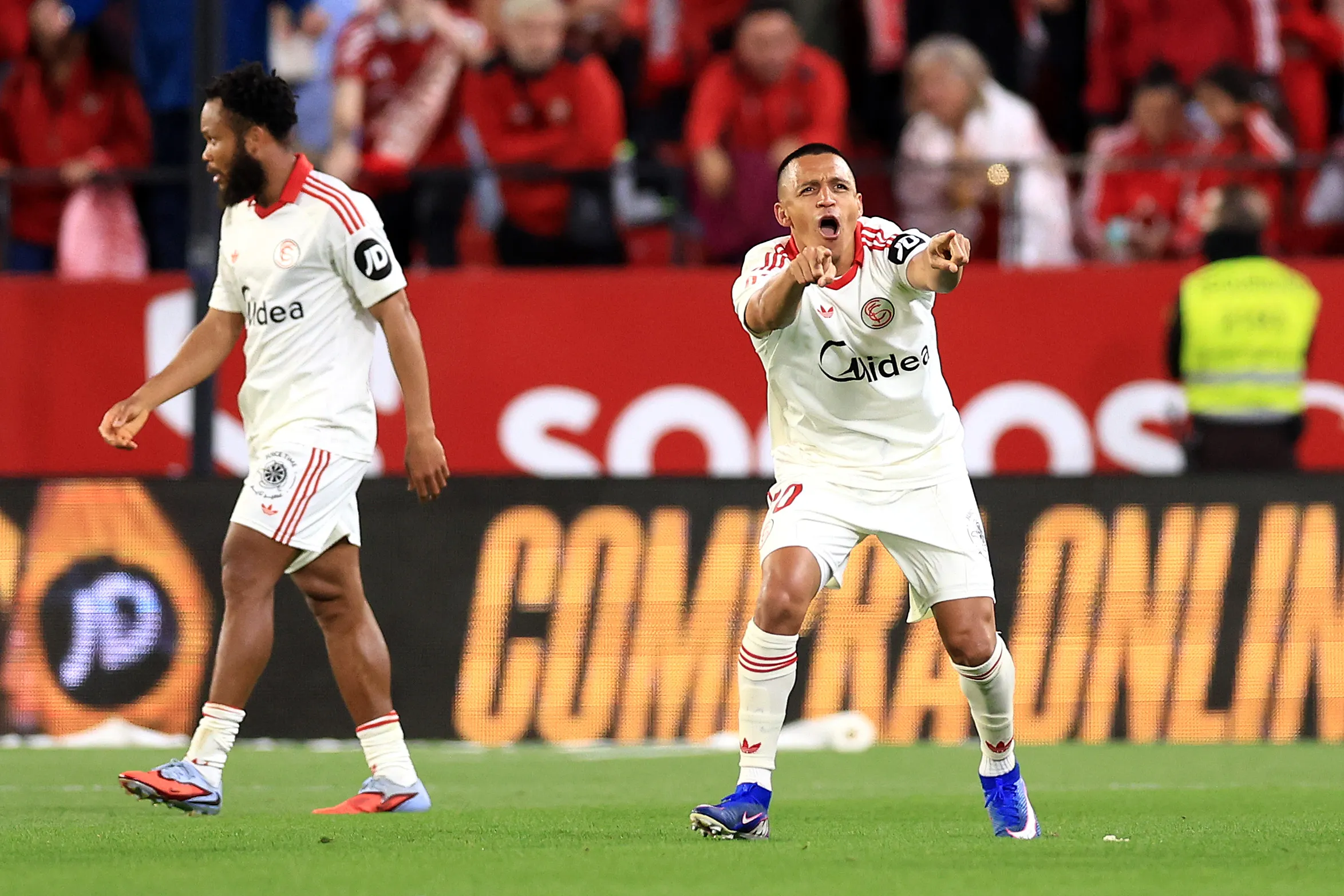 Así celebró Alexis Sánchez ante la Real Sociedad. (Fran Santiago/Getty Images).