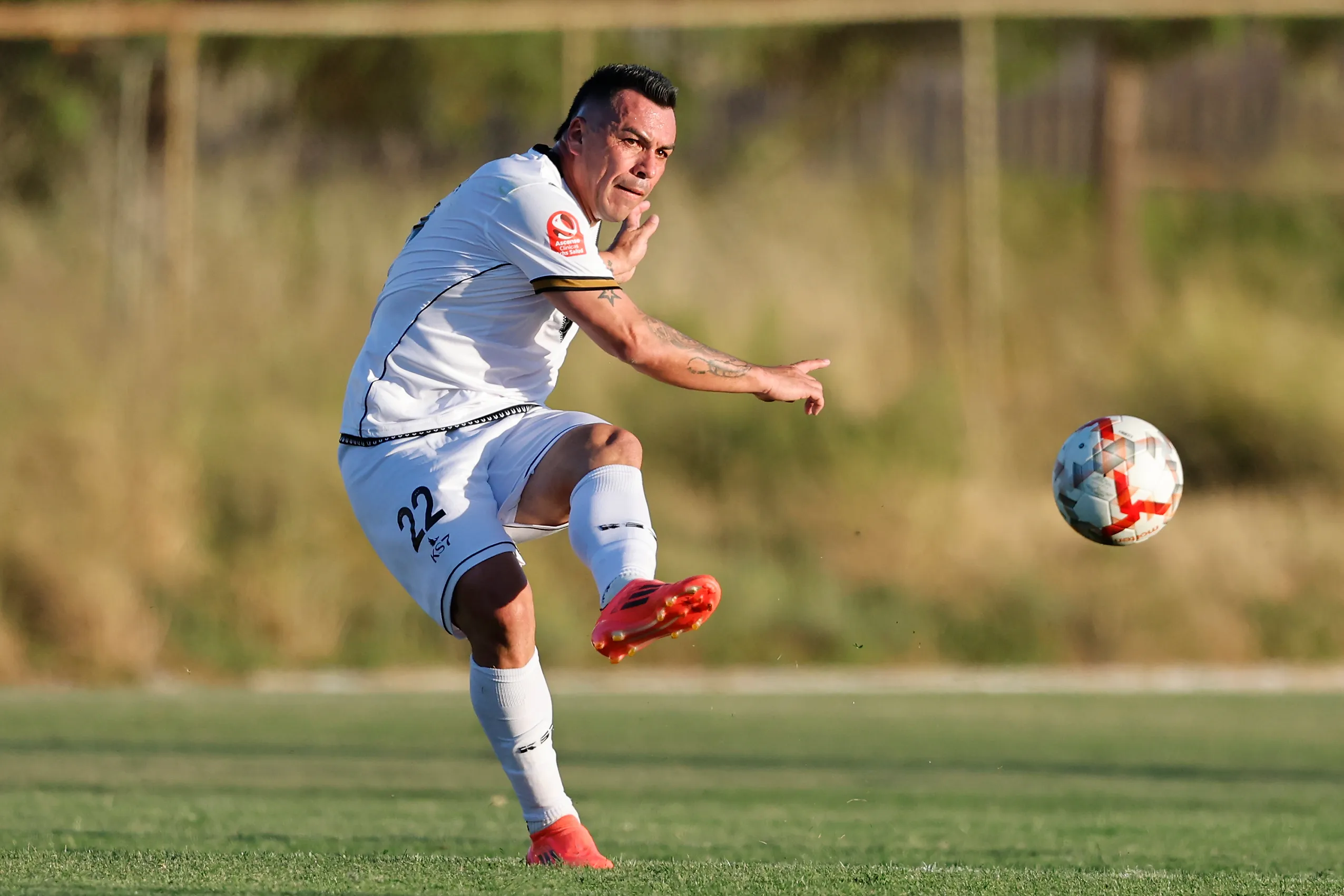 Esteban Paredes eligió al mejor delantero del fútbol chileno. Su decisión sorprendió en redes sociales.