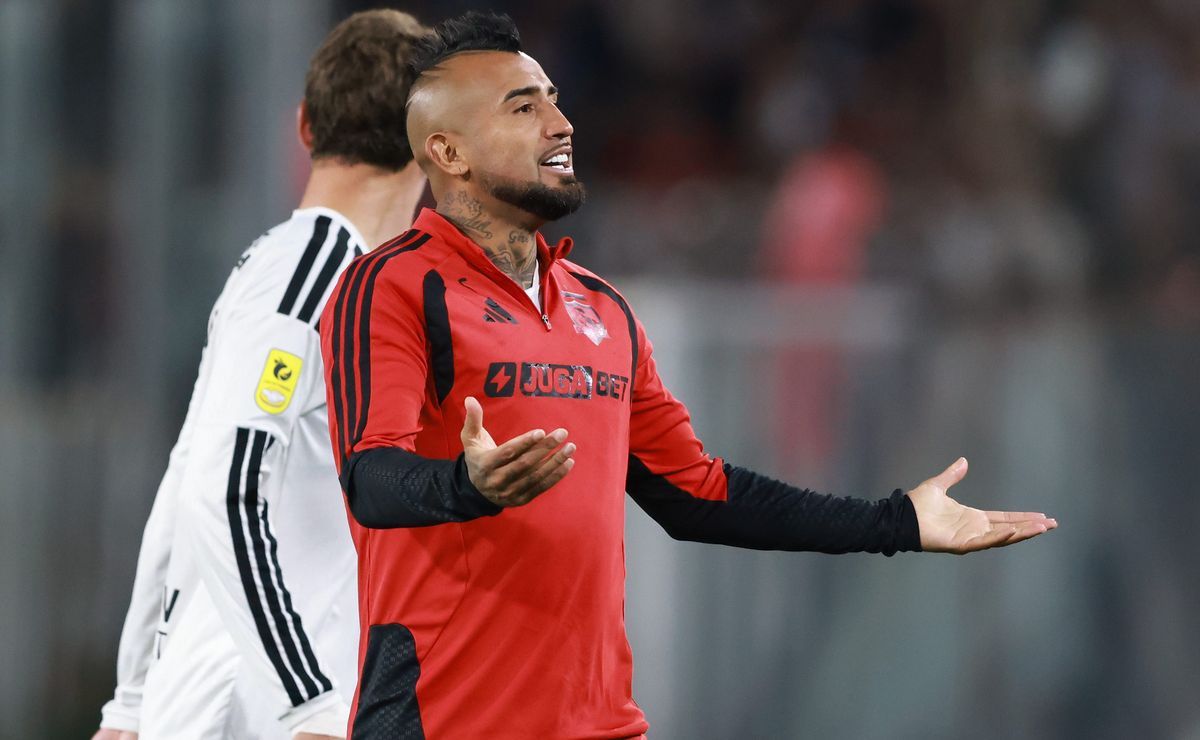 La incómoda frase que lanza Johnny Herrera sobre Arturo Vidal en Colo Colo: “No hay que ser ciego”