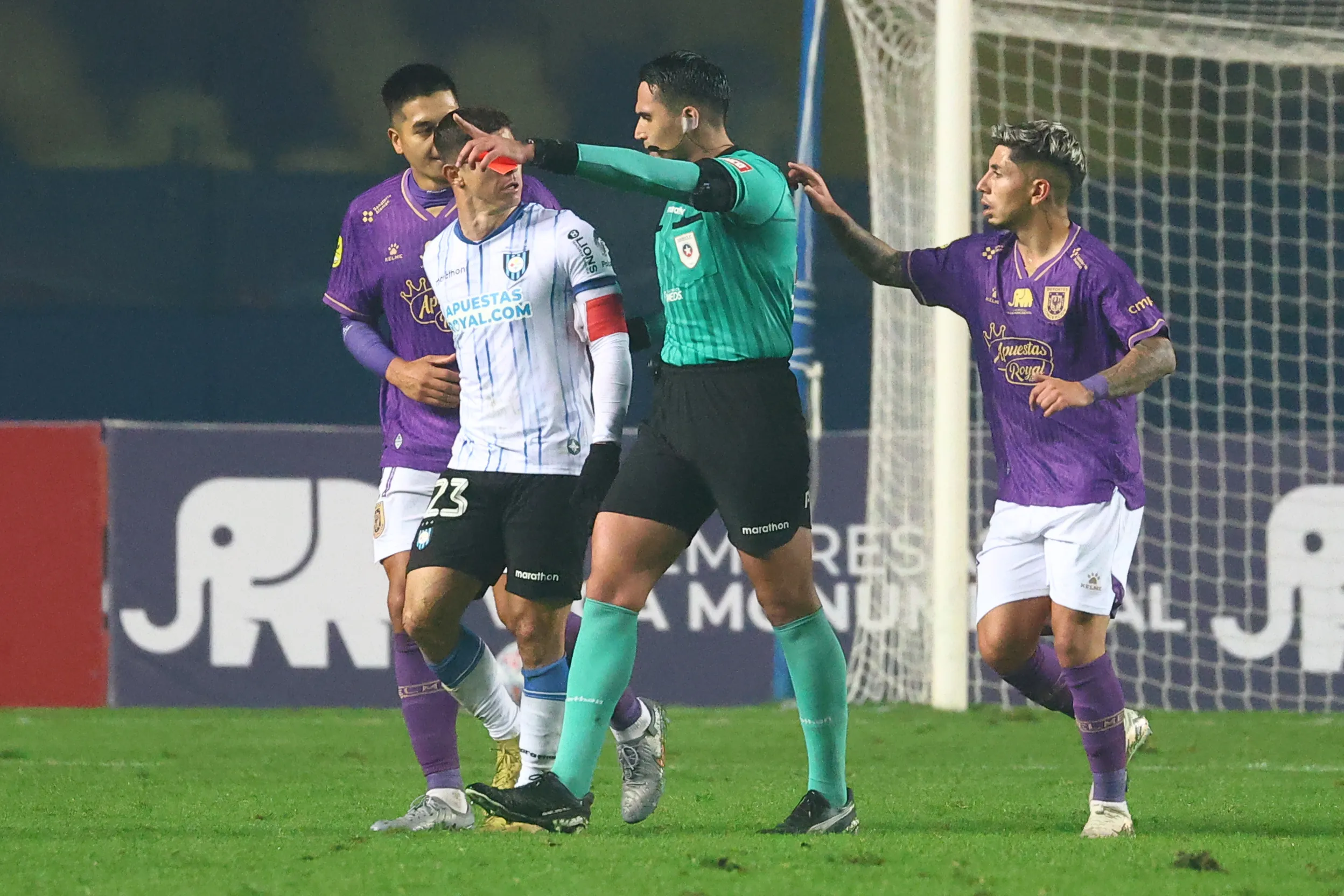 Matías Assadi y Cris Martínez en el partido que Huachipato le ganó al Conce. (Eduardo Fortes/Photosport).