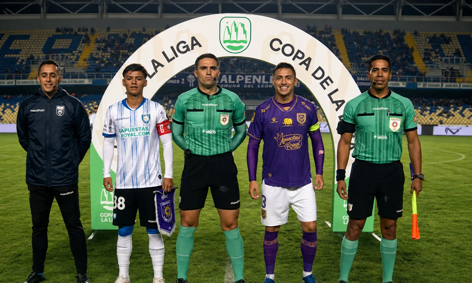 Sebastián Melgarejo fue capitán de Huachipato. Mundialista Sub con la Roja y un pichón de Jaime García. (Captura TNT Sports retocada con ChatGPT).