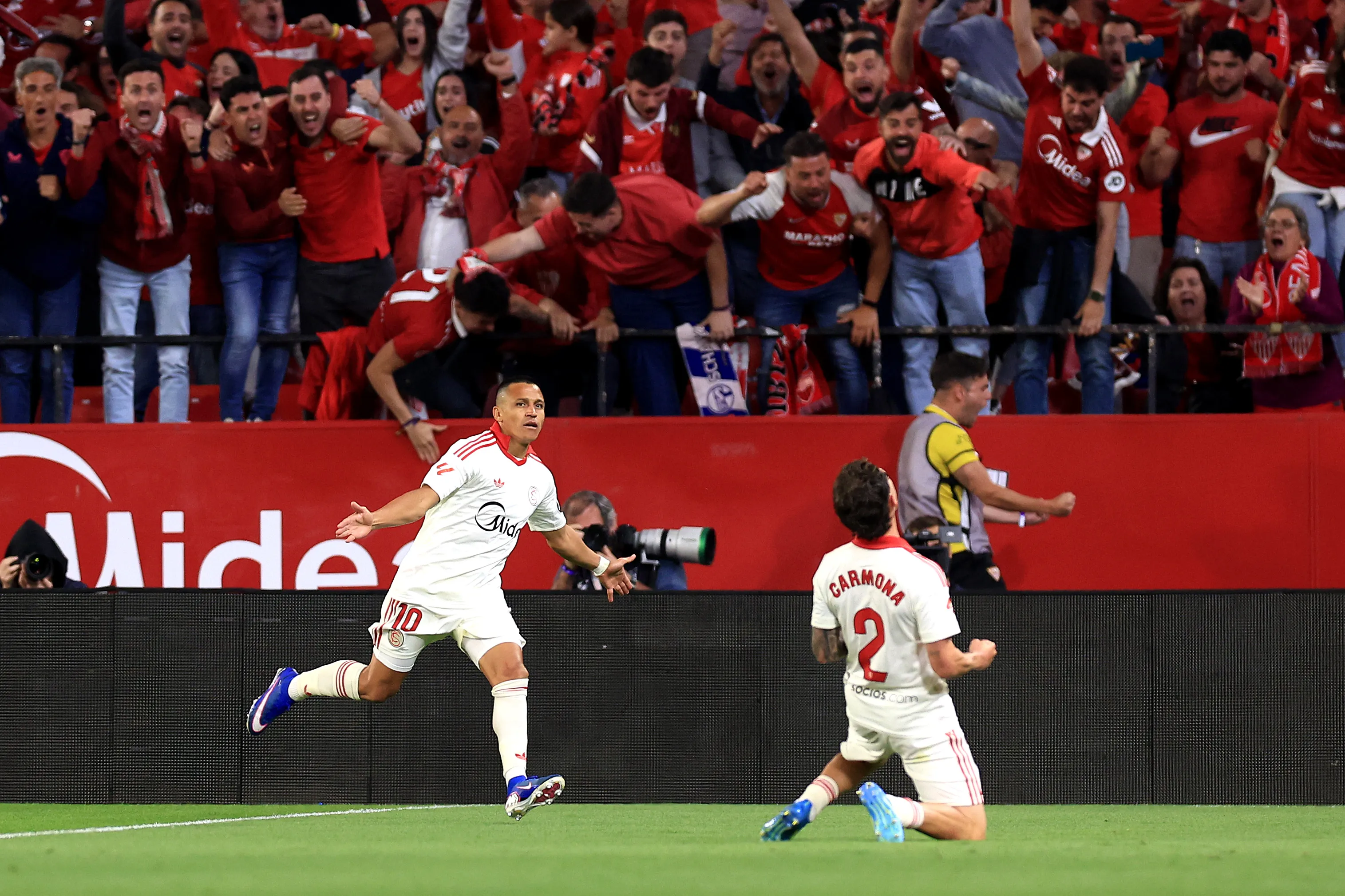 Una imagen del festejo de Alexis Sánchez vs Real Sociedad. (Fran Santiago/Getty Images).