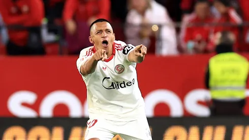 Alexis Sánchez celebra su gol en el Sevilla