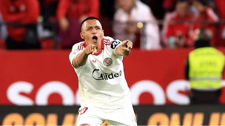 Alexis Sánchez celebra su gol en el Sevilla