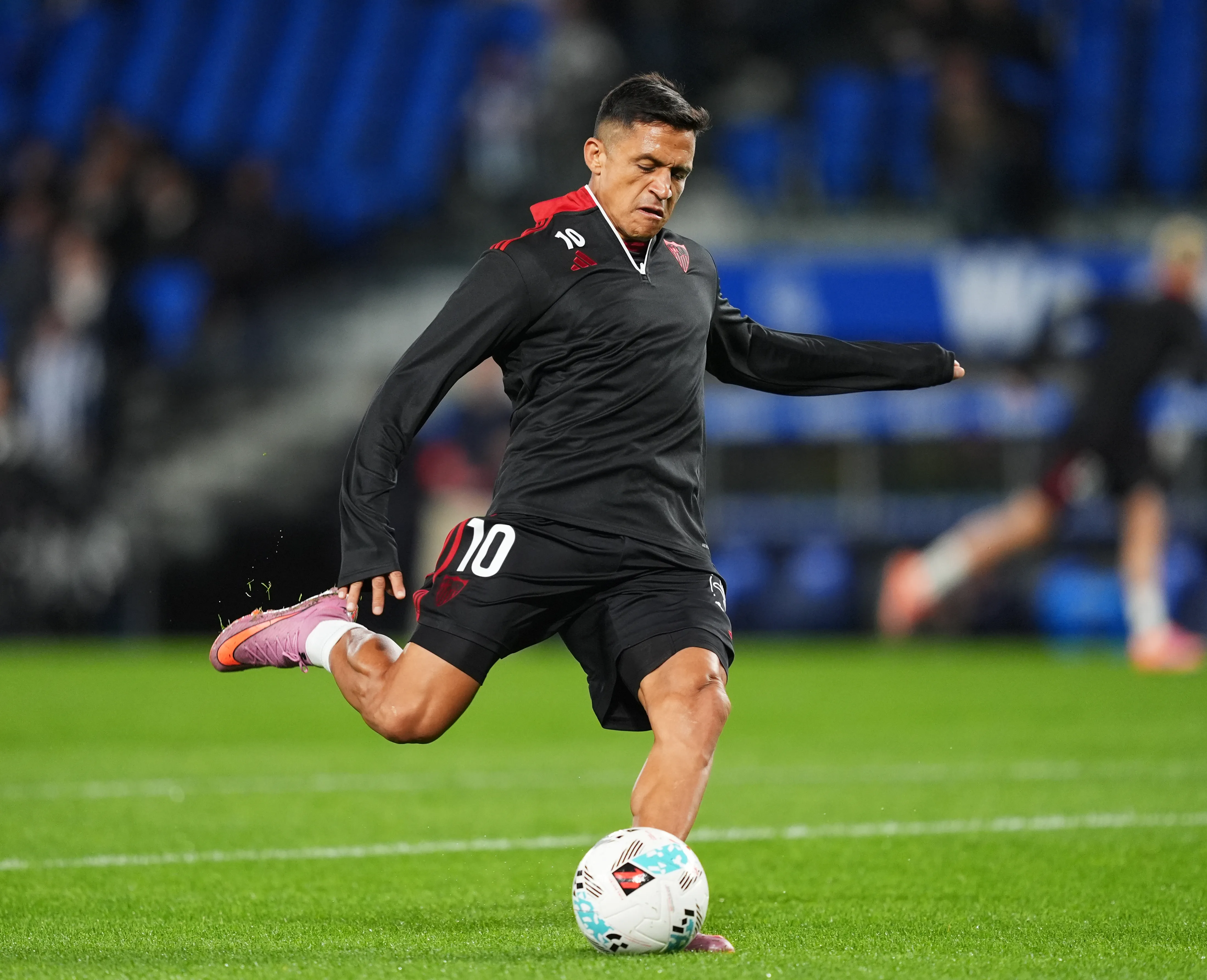 Alexis marcó un gol importante en Sevilla
