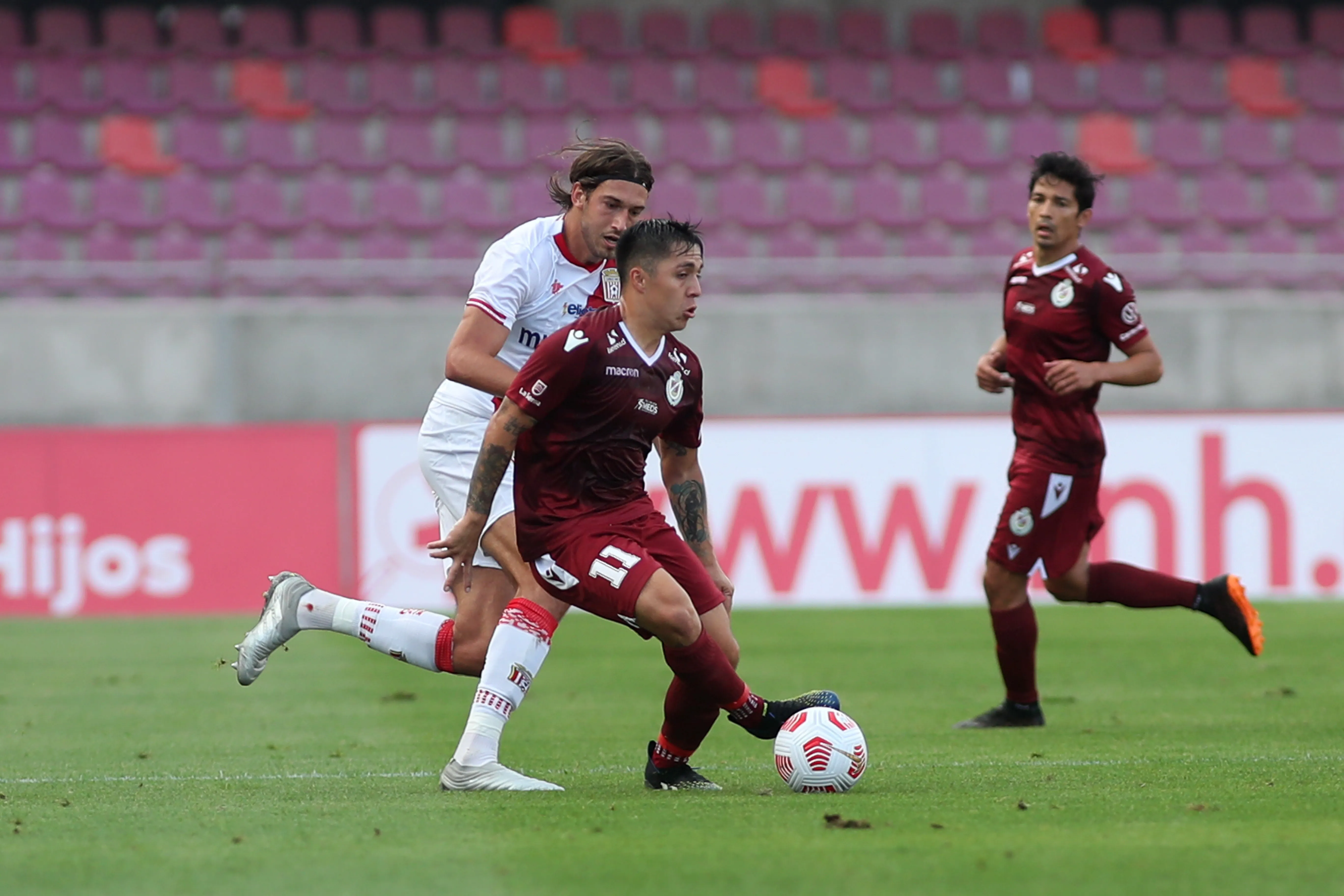 Jaime Carreño en acción por Deportes La Serena. (Hernan Contreras / Photosport).