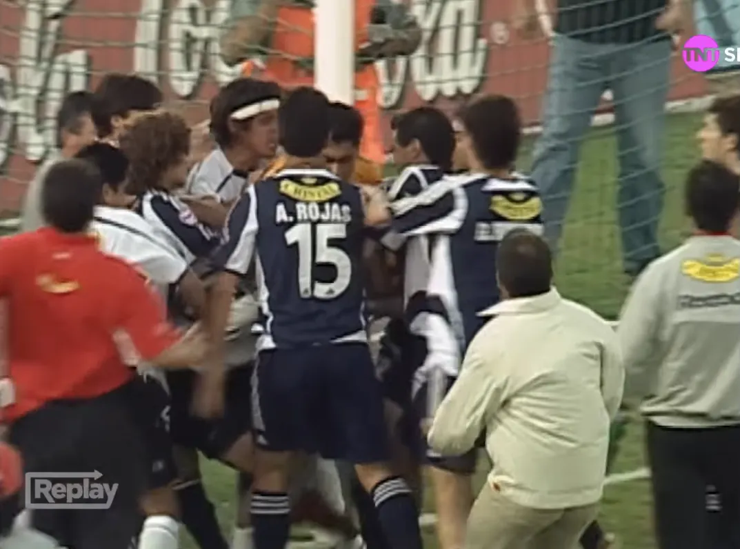 Luego Herrera protagonizó otra pelea con Villarroel. Al final Enrique Osses expulsó a cinco jugadores.