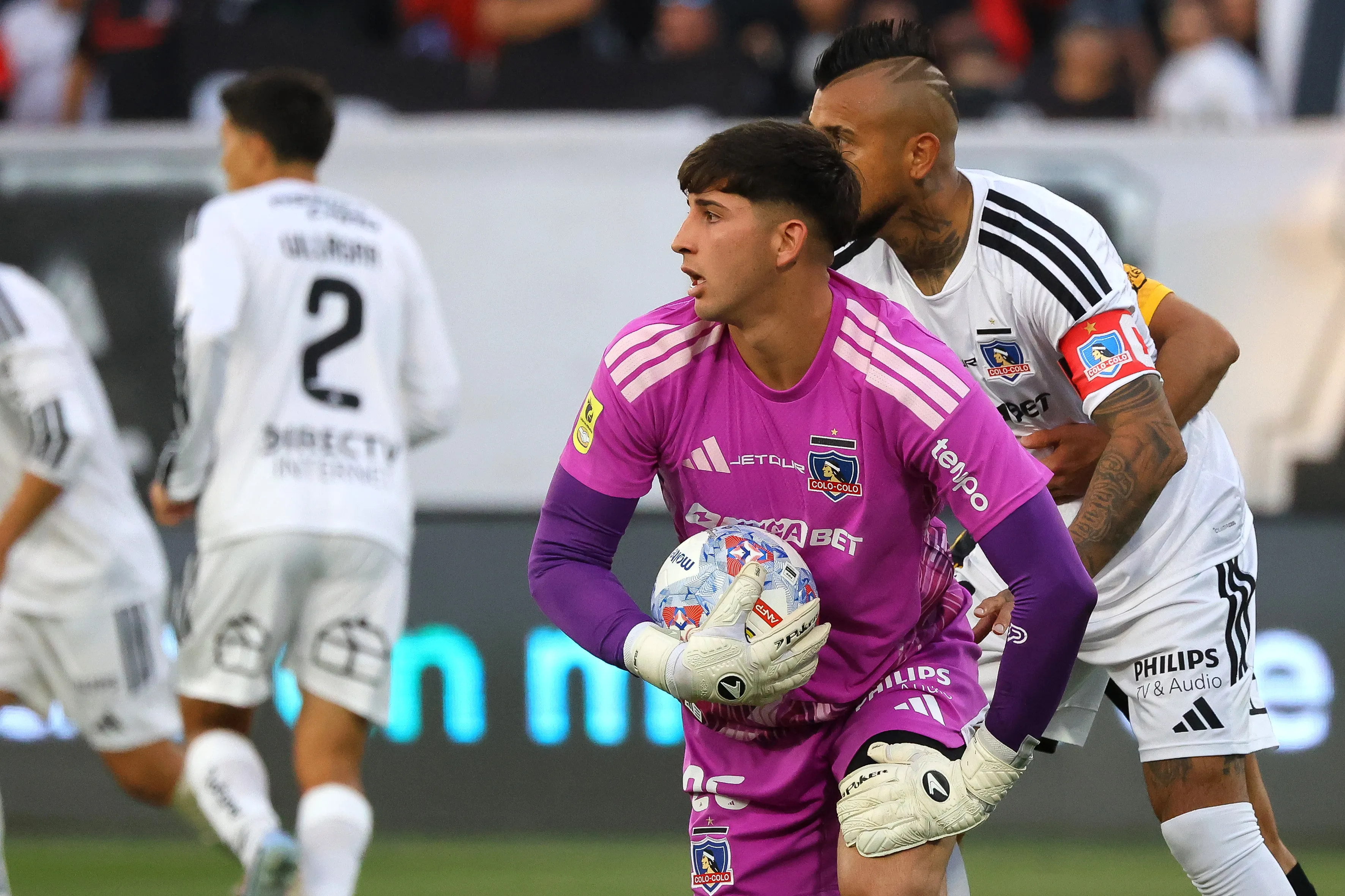 Gabriel Maureira recibió la bendición de Marcelo Barticciotto en el arco de Colo Colo. Foto: Photosport.