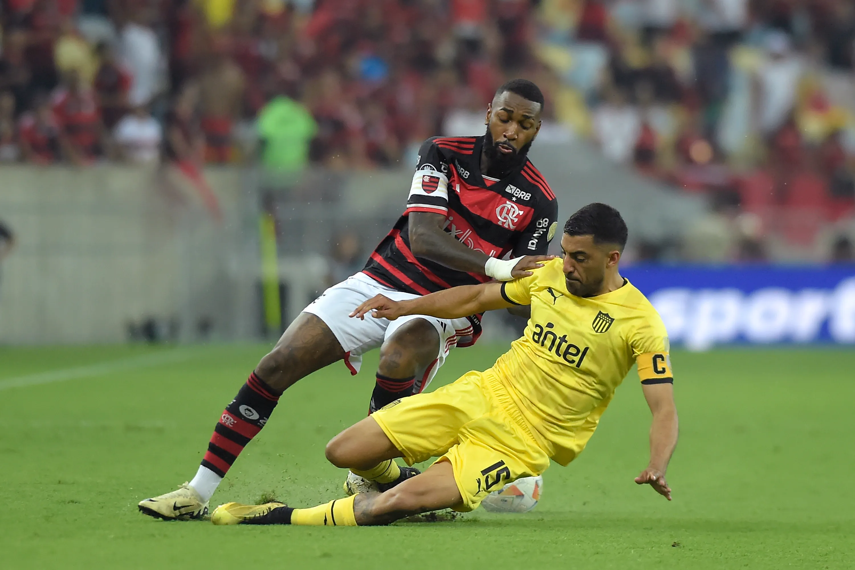 El jugador lleva 8 partidos en la presente temporada en Peñarol, antes de una lesión. (Photo by Dhavid Normando/Getty Images)