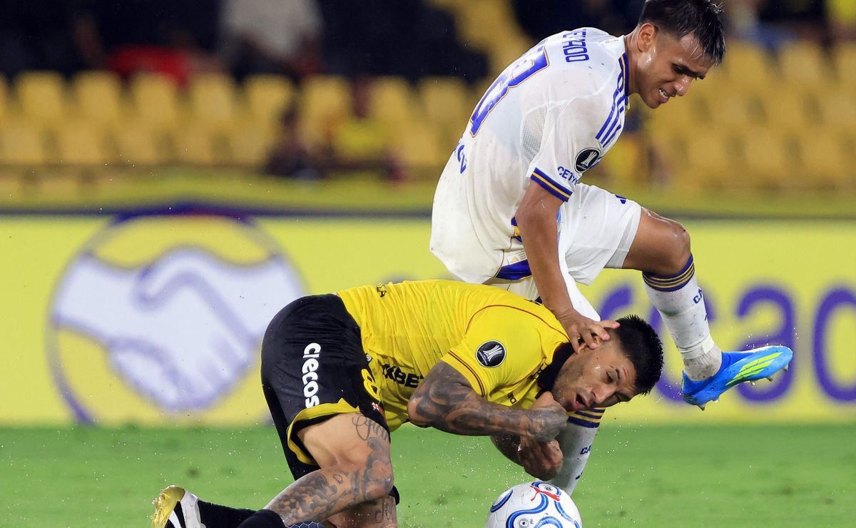 ¡Mala leche! La horrible patada que le valió la roja directa a jugador de Boca Juniors