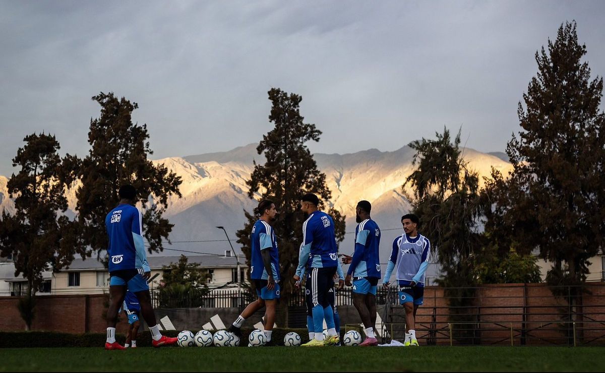 Cruzeiro entrenó en el Monumental antes de jugar con U Católica por la Copa Libertadores