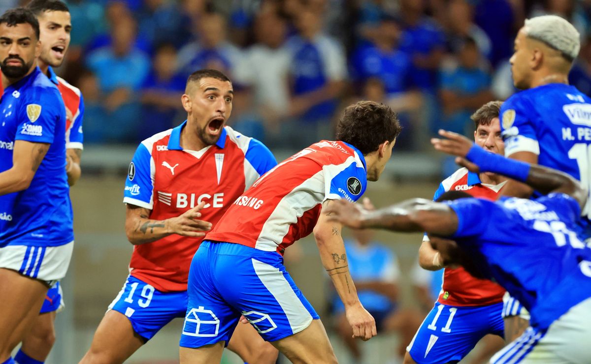 Católica vs Cruzeiro: ¿Qué pasa si la UC gana, empata o pierde en el grupo de la muerte de la Copa Libertadores 2026?