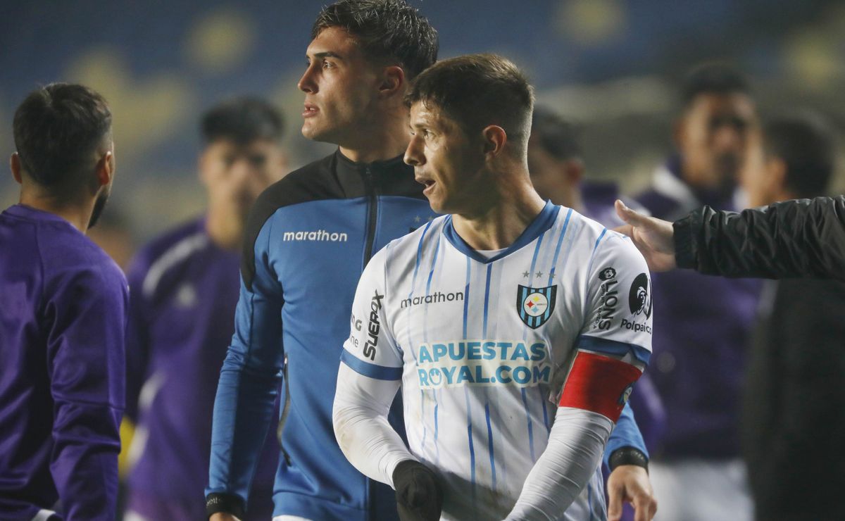 Por agresión a jugador de Concepción y al árbitro: Huachipato sufre con grave castigo a Cris Martínez