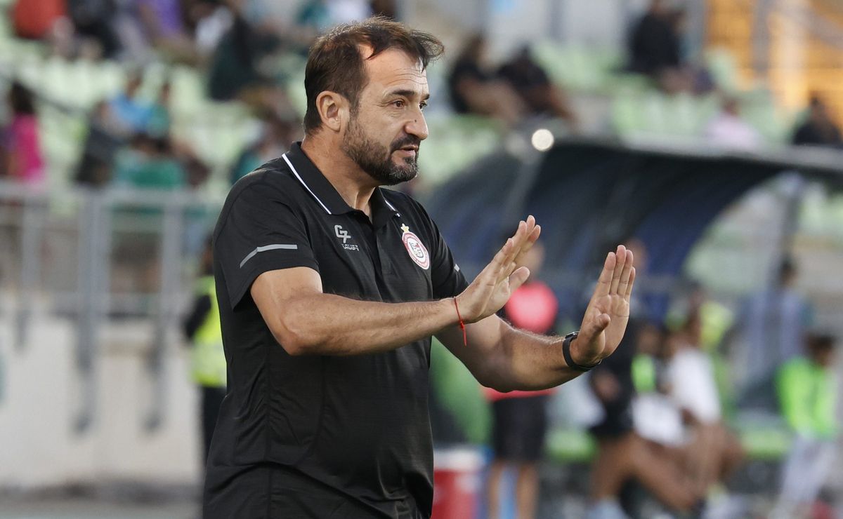 Ya son cinco en la Primera B: Unión San Felipe confirma despido de Luis Landeros