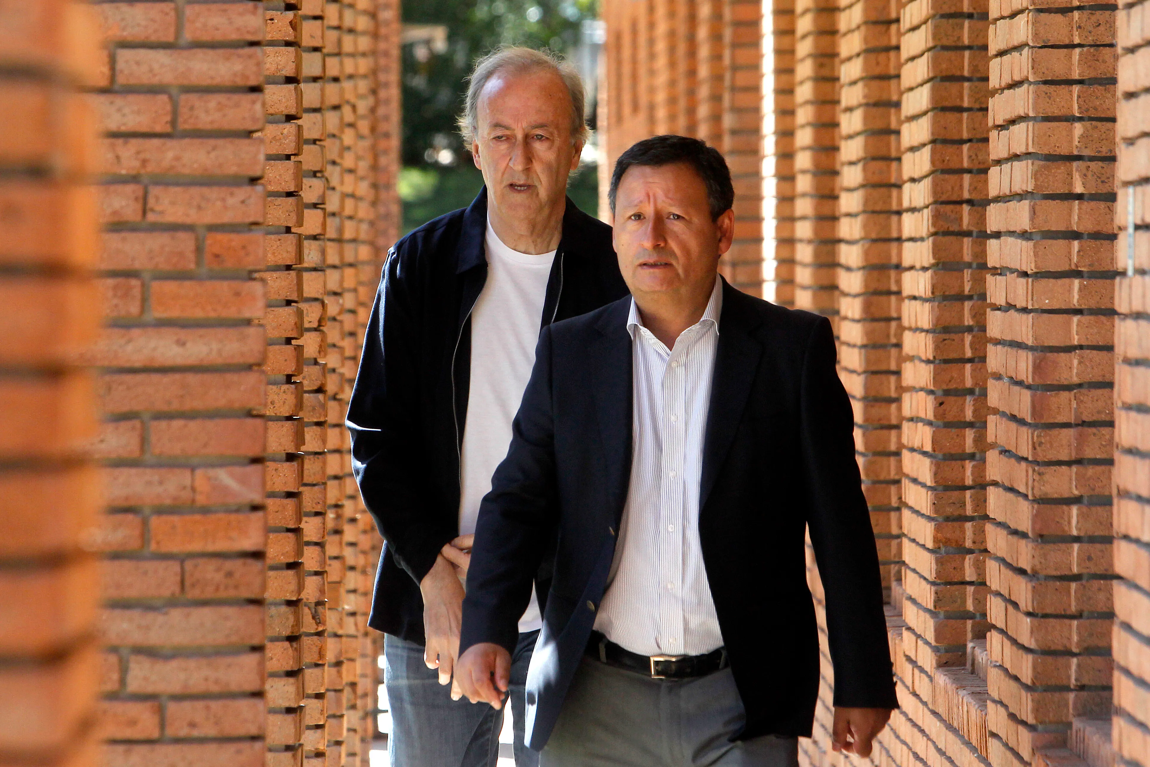 Raúl Delgado (a la izq) es el dueño de Unión San Felipe. Fue secretario de medios del gobierno de Carlos Menem en Argentina. (Jonnathan Oyarzun/Photosport).