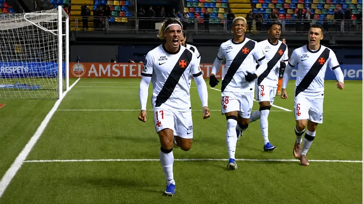 Claudio Spinelli festejó así el empate transitorio de Vasco.