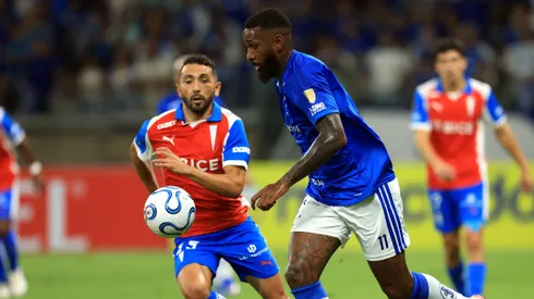 Católica recibe a Cruzeiro en la Copa Libertadores.