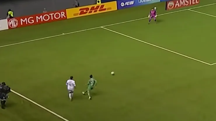 Alan Saldivia vivió un insólito episodio en el duelo de Audax Italiano y Vasco da Gama.