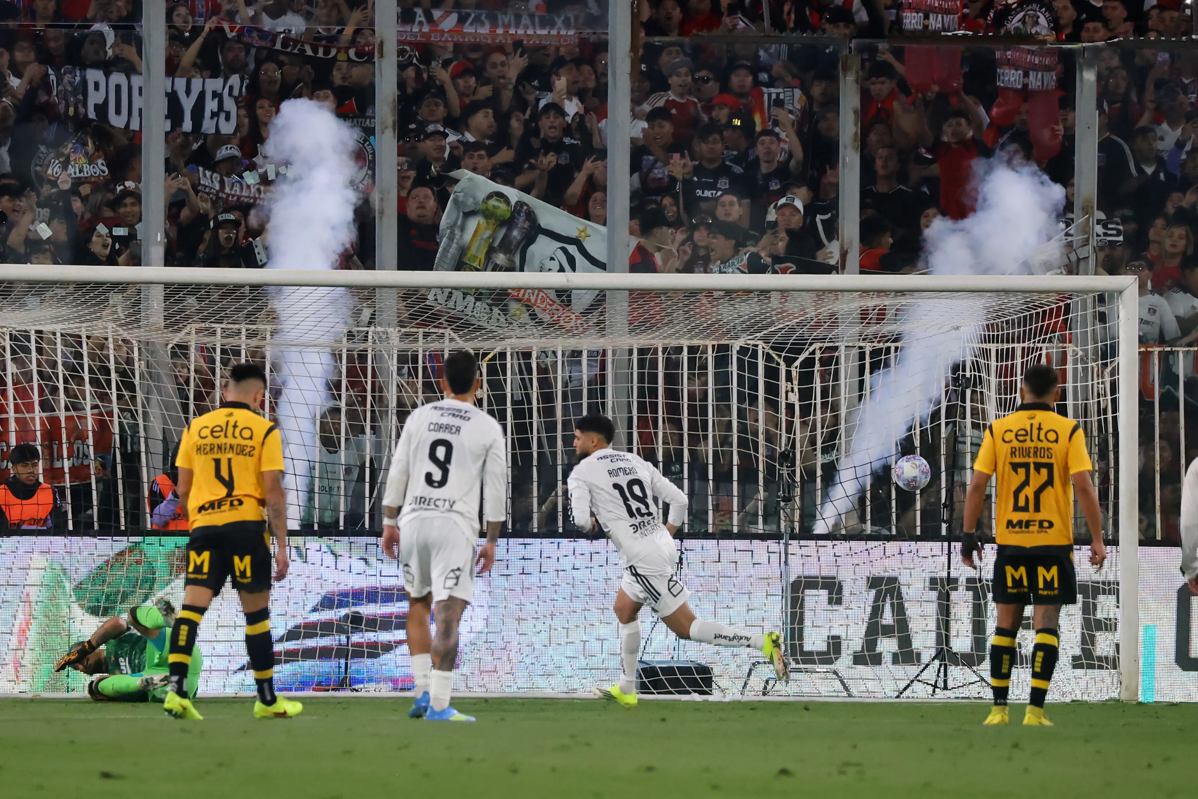 El doble 9 que armaron Maximiliano Romero y Javier Correa en Colo Colo podría quedar atrás. Foto: Photosport.