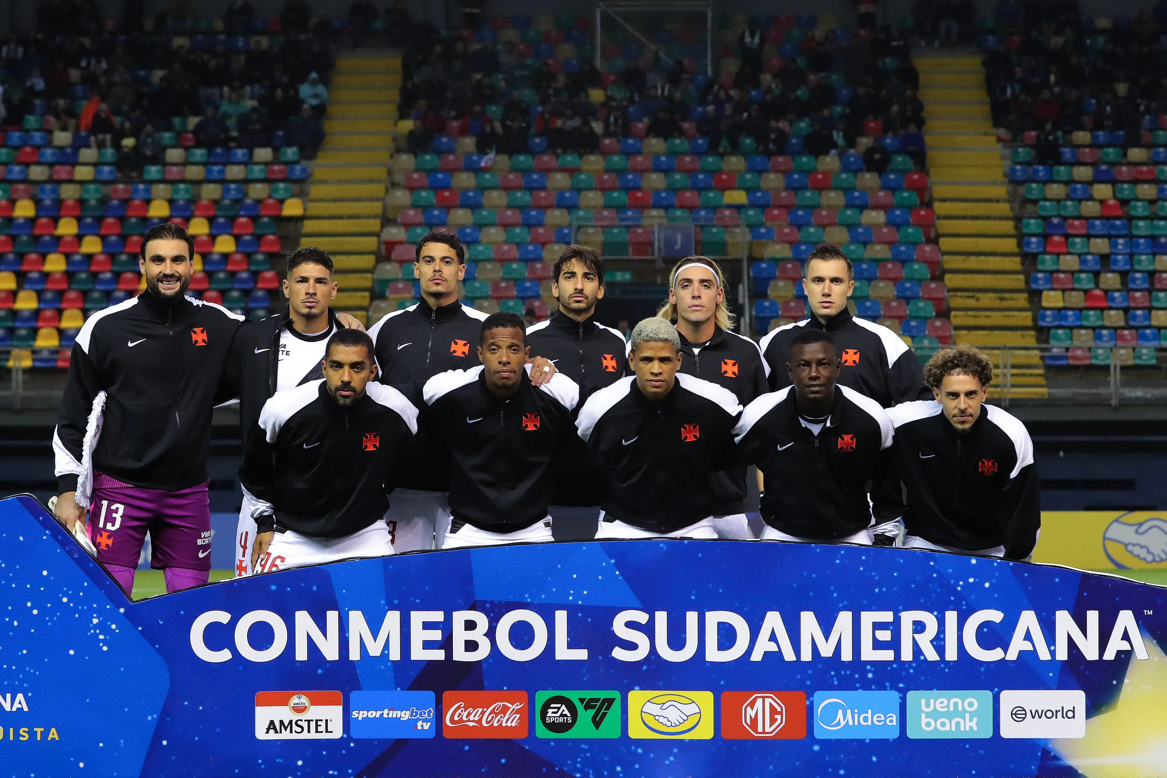 La formación titular de Vasco en la visita al Audax. (Felipe Zanca/Photosport).