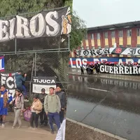 La semana pasada fue Gremio: hinchas de la U arengan al Vasco da Gama