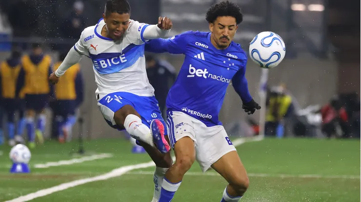 En Cruzeiro dispararon contra el Claro Arena de Universidad Católica en Copa Libertadores.