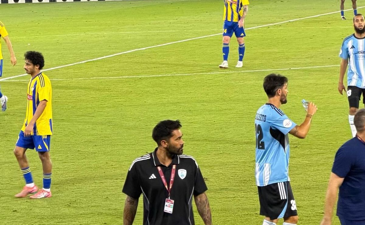 Luis Jiménez babea con su nueva pega en Medio Oriente: “Al lado del 10 chileno que admiraba”