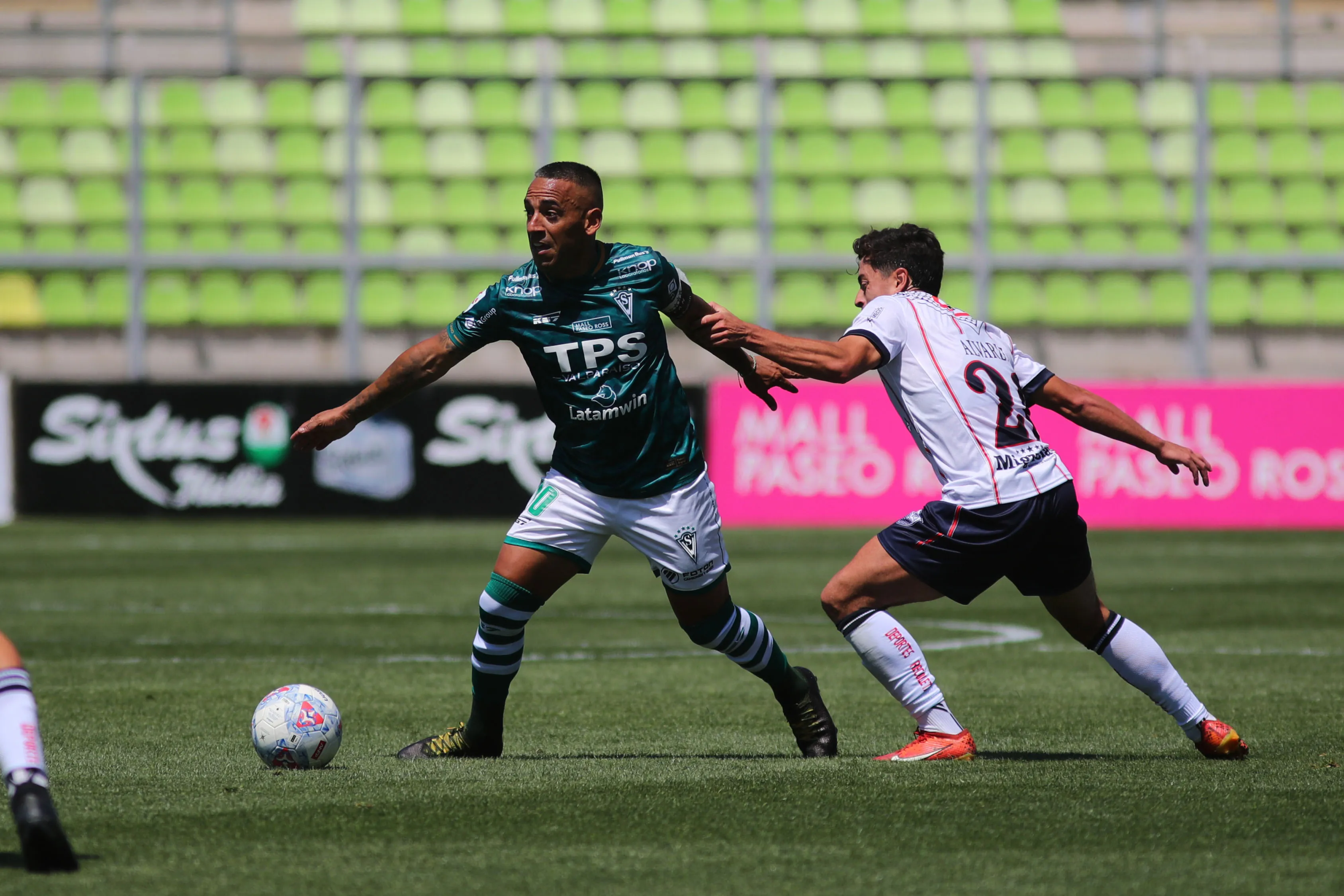 Jorge Luna en acción vs Deportes Recoleta. (Manuel Lema/Aton Chile).