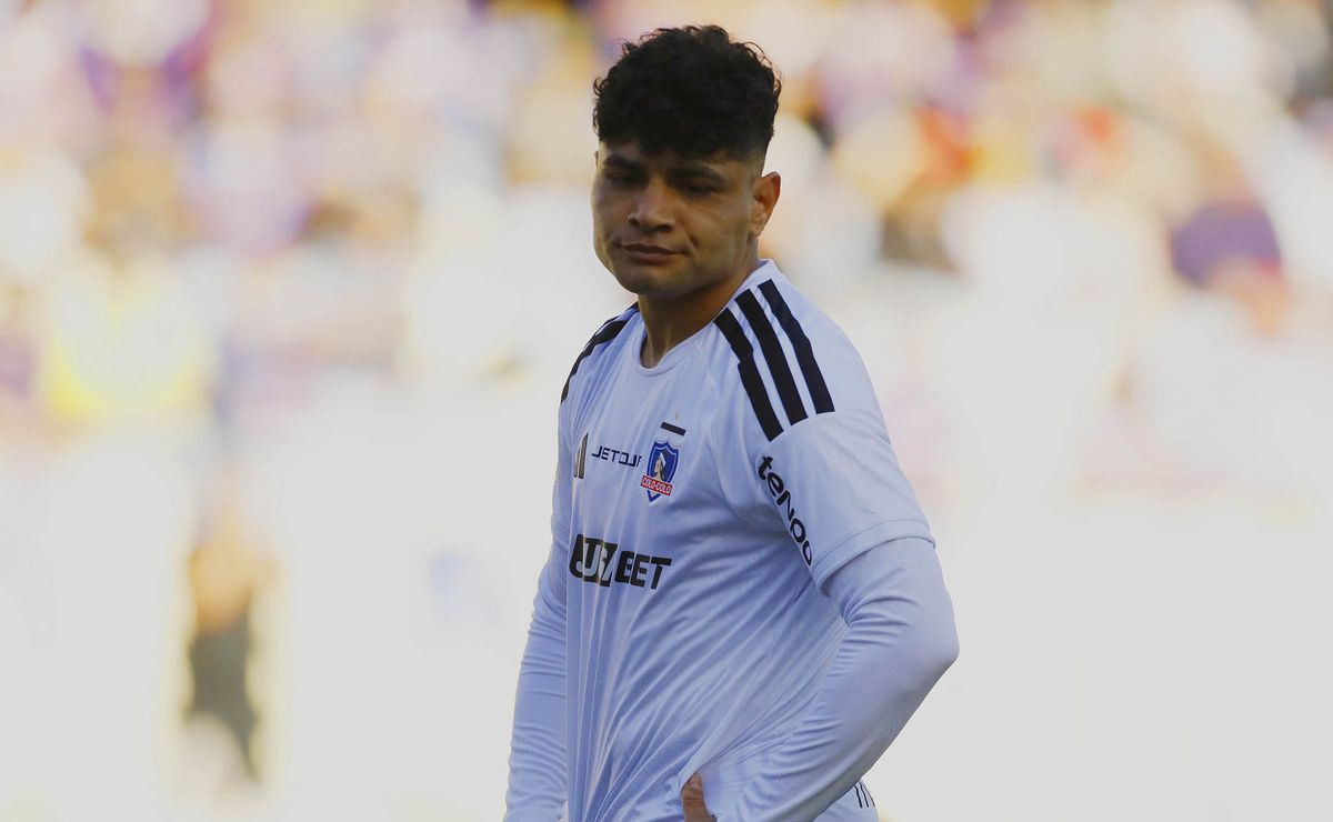 Claudio Aquino entre algodones en Colo Colo: posible baja contra el Conce por lesión