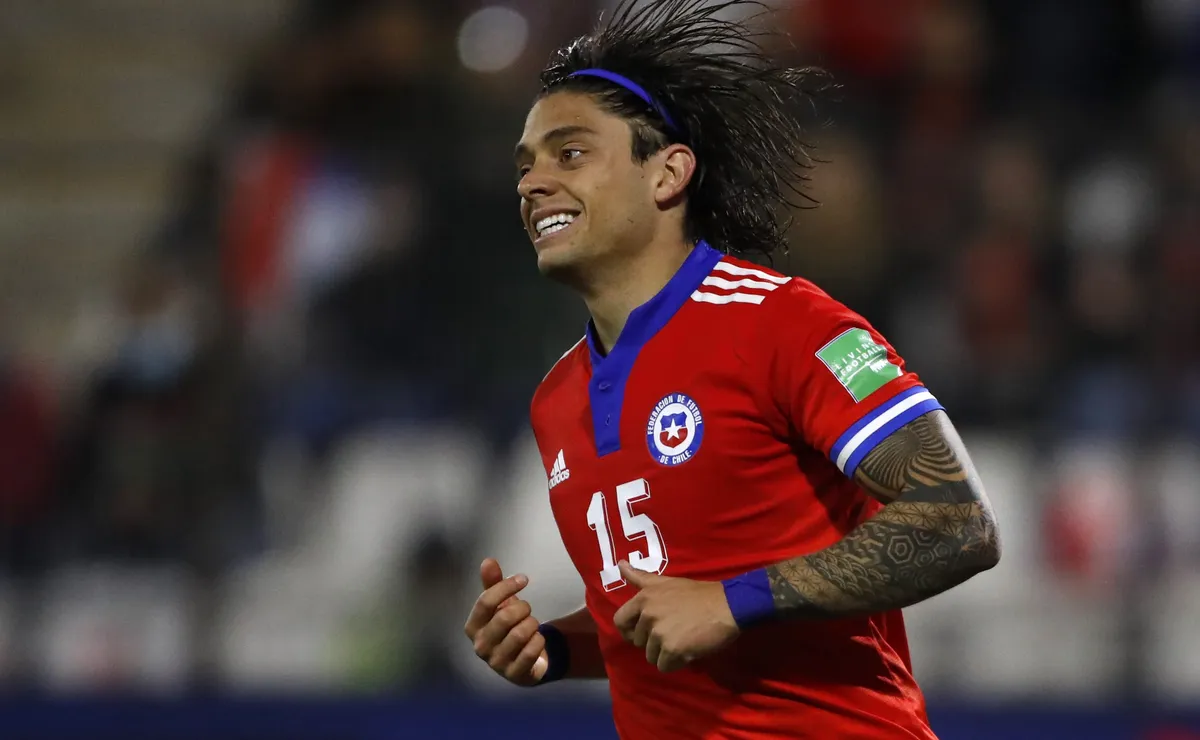 Joaquín Montecinos solicita regresar a la Roja