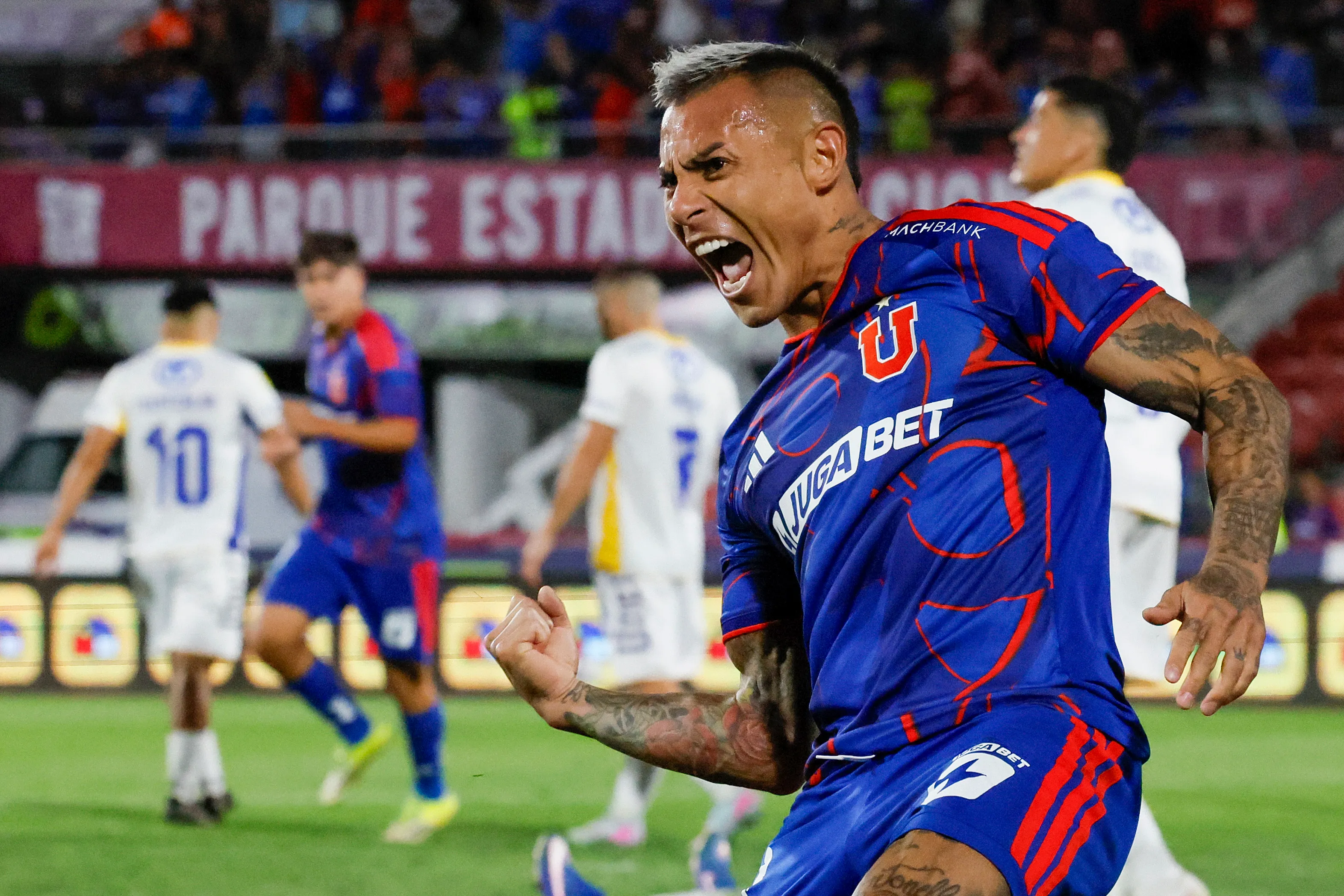 Eduardo Vargas vuelve luego de tres partidos fuera de las canchas. Foto: Andres Pina/Photosport