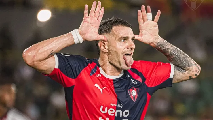 Pablo Vegetti, con pasado en Rangers, anotó el mejor gol de esta Copa Libertadores.