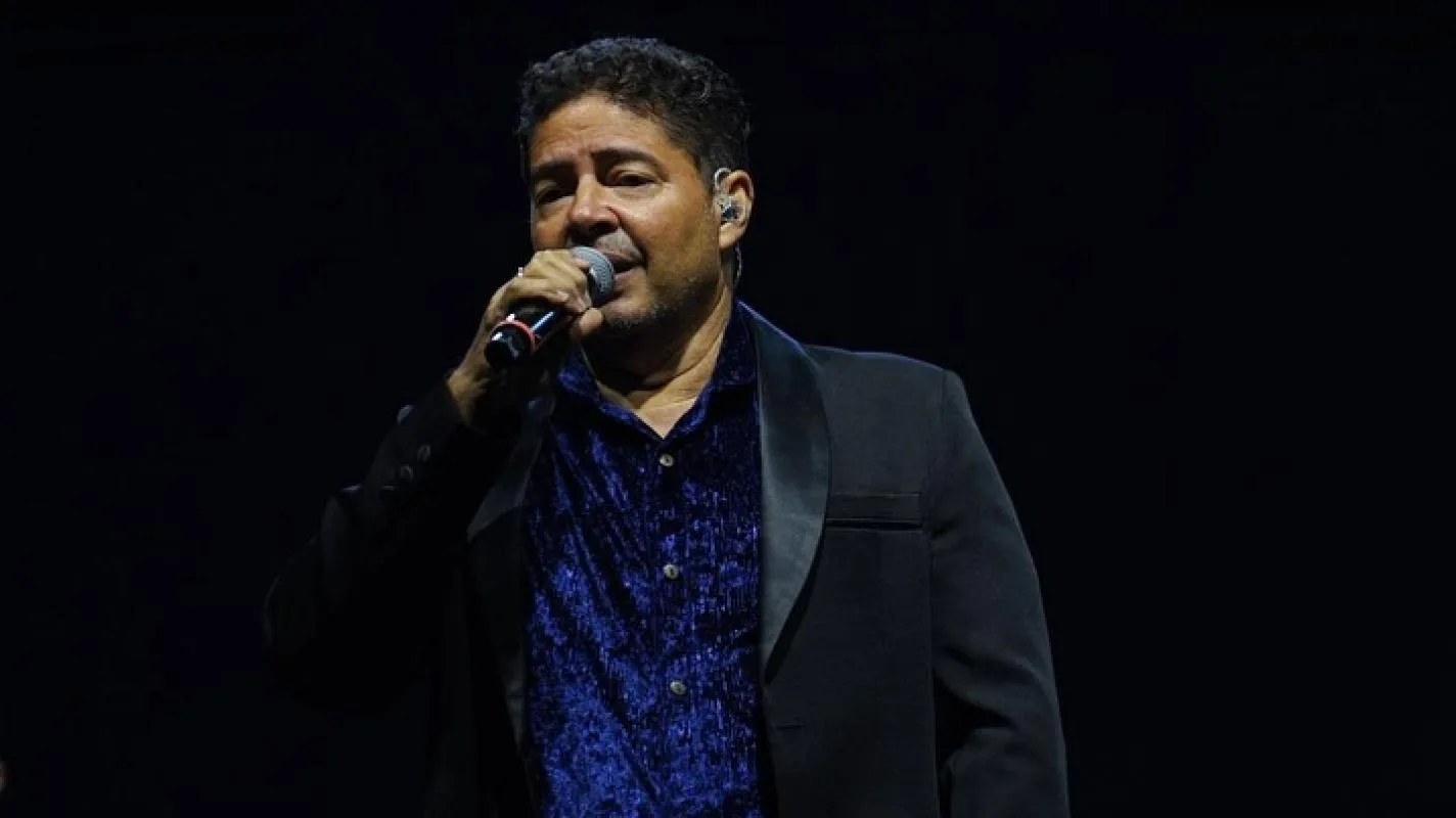 Luis Lambis llevó a su familia para interpretar la canción a Colombia.