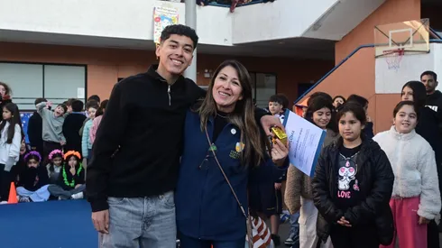 Martín Barrios Araya, futbolista de Universidad Católica y seleccionado juvenil, fue homenajeado en Colegio Mayor Peñalolén