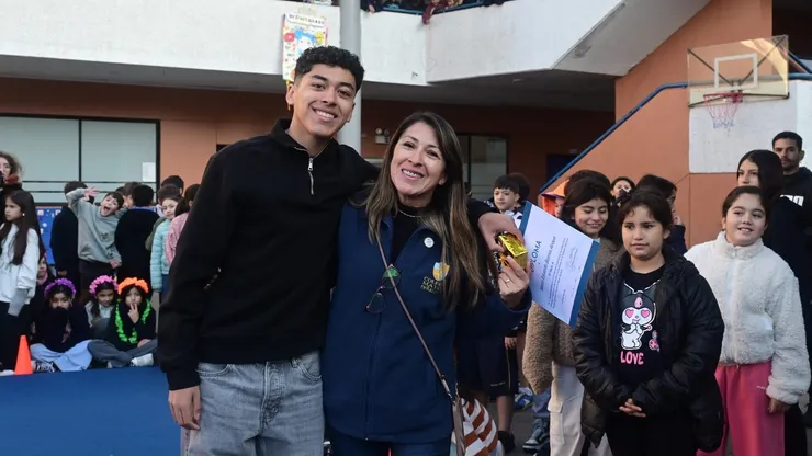 Martín Barrios Araya, futbolista de Universidad Católica y seleccionado juvenil, fue homenajeado en Colegio Mayor Peñalolén