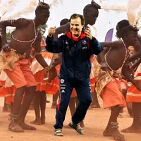 Echan al agua a Bielsa en La Roja por los bailes de Sudáfrica 2010