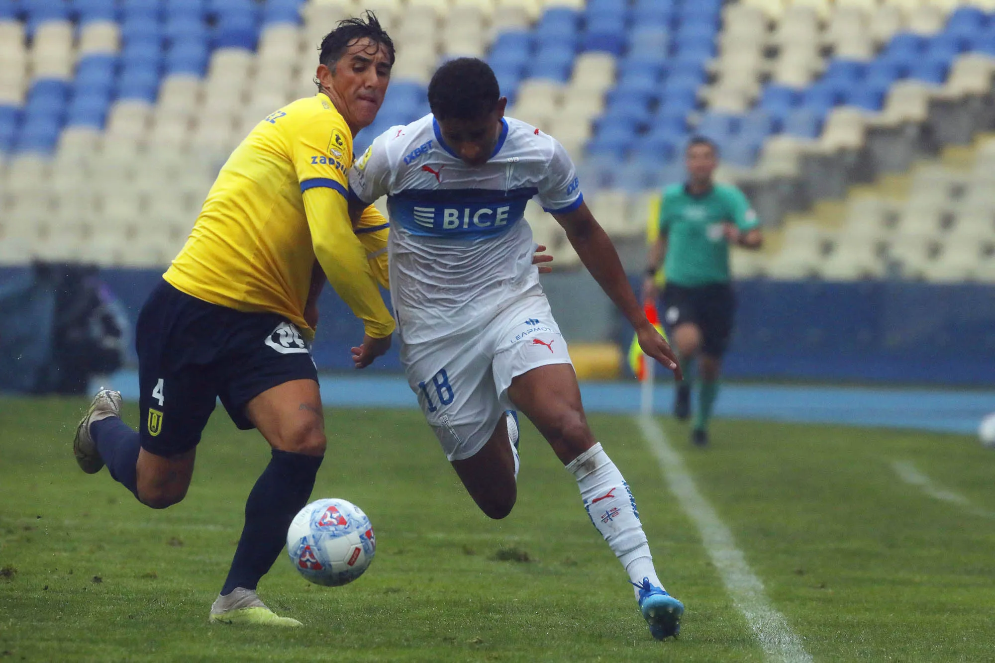 Rossel listo para jugar en la UC, pero se aleja de la polémica arbitral.
