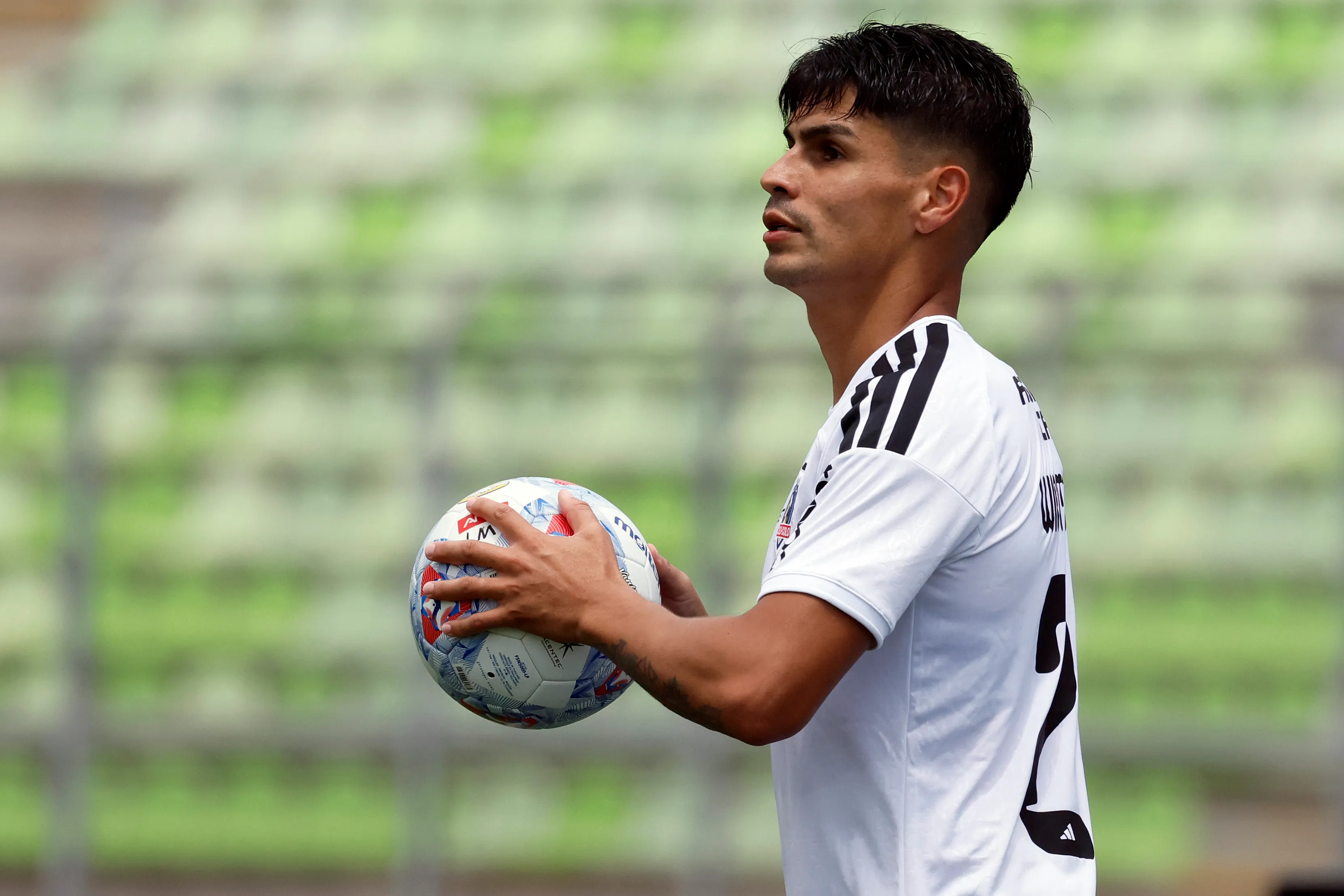 Erick Wiemberg será la gran novedad en la formación de Colo Colo esta tarde. Foto: Photosport.